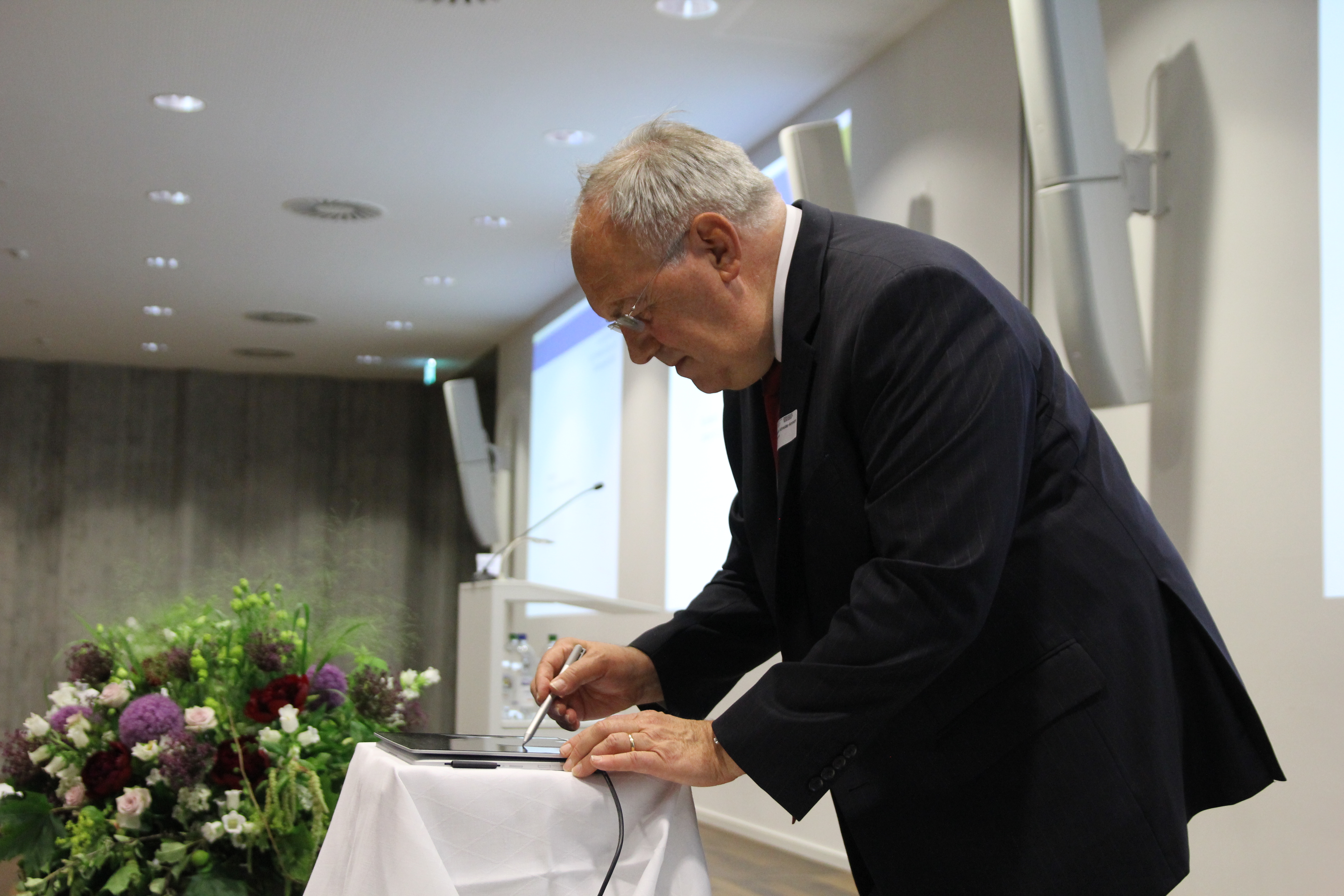 Charta Digitalisierung mit Johann Schneider-Ammann Thumbnail